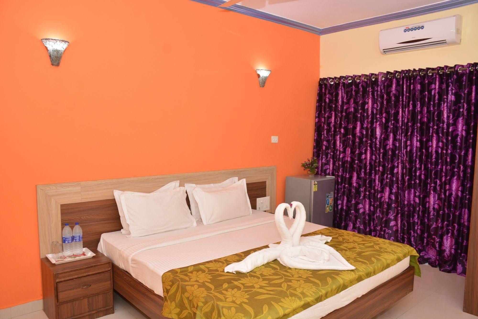 Rbr Suites Калангут Экстерьер фото